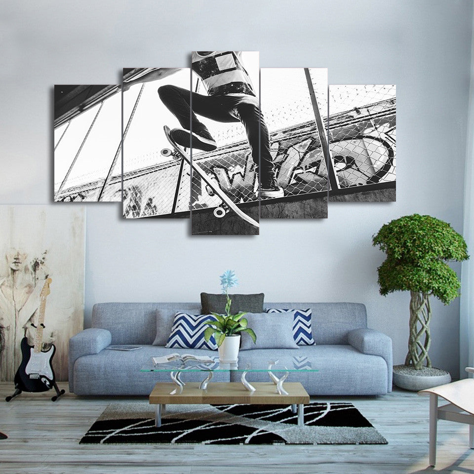 Limited Edition 5 Piece Skateboarding Black And White Canvas